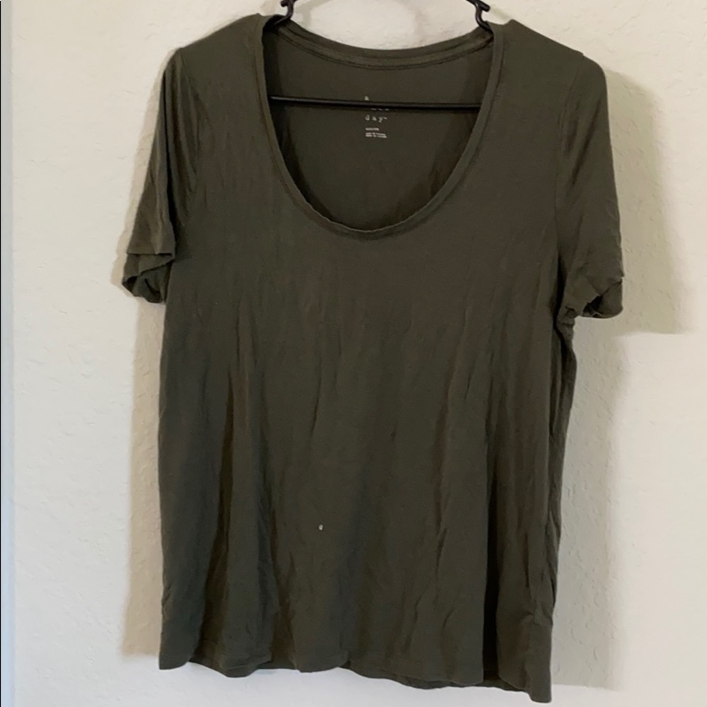 Scoop neck tee